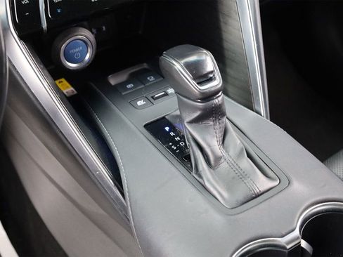 Used 2022 Toyota Venza Limited image 12