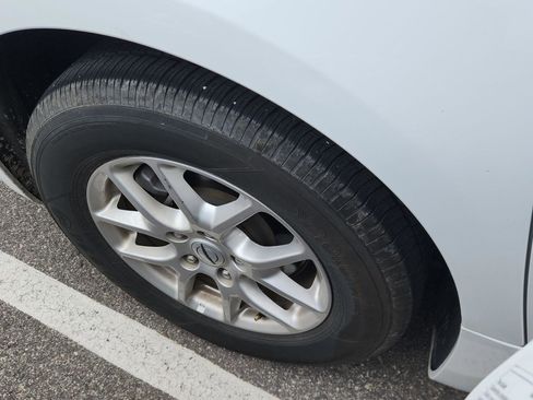 Used 2025 Chrysler Pacifica Select FWD image 5