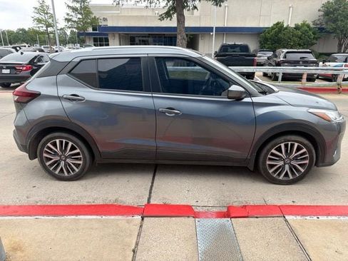 Used 2021 Nissan Kicks SV FWD image 4