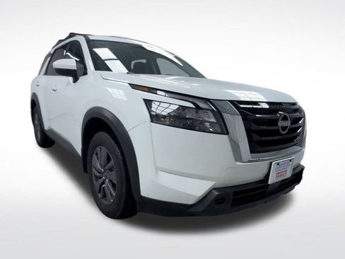Used 2024 Nissan Pathfinder SV w/ Lighting Package (N92) AWD/4WD image 18
