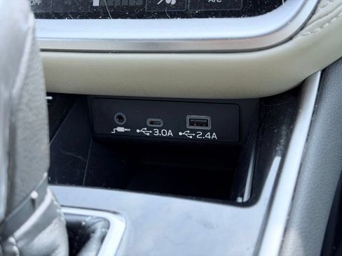 Used 2023 Subaru Outback Limited AWD/4WD image 37