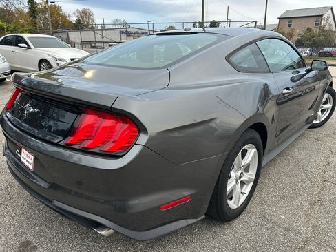 Used 2019 Ford Mustang Coupe image 3