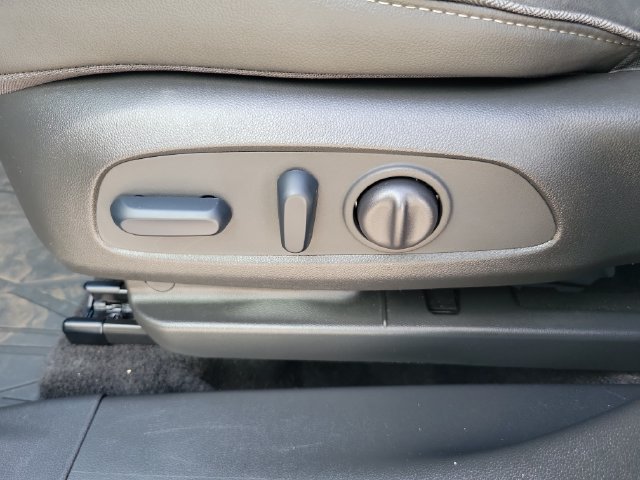 Used 2023 Buick Encore GX Select w/ Sport Touring Package FWD image 23