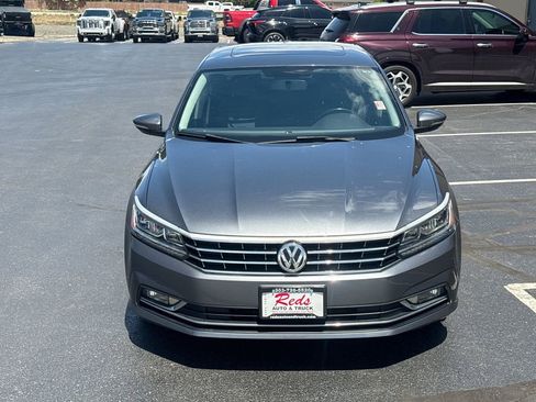 Used 2018 Volkswagen Passat 2.0T SE FWD image 9