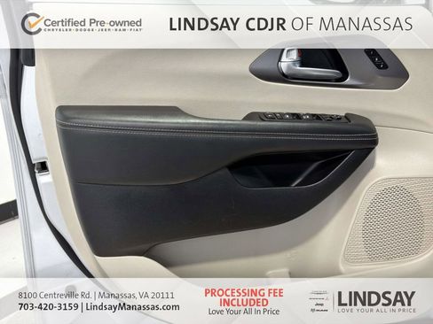 Used 2024 Chrysler Pacifica Touring-L FWD image 18