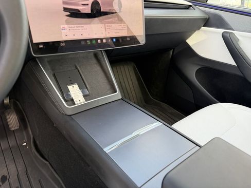 Used 2026 Tesla Model Y AWD image 32