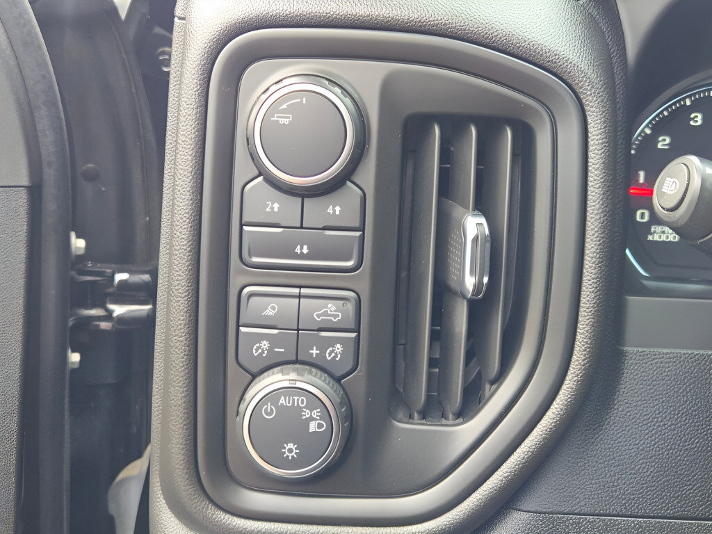 Certified 2024 Chevrolet Silverado 2500 Custom AWD/4WD image 29