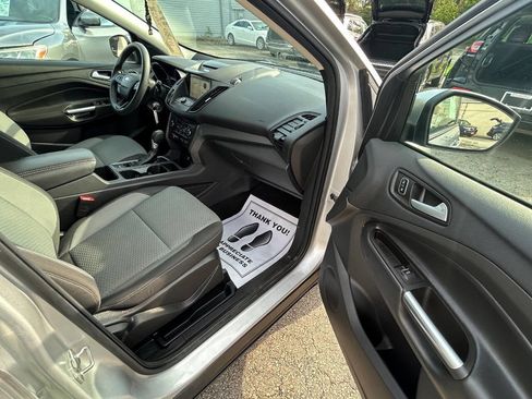 Used 2017 Ford Escape SE w/ Equipment Group 201A image 10
