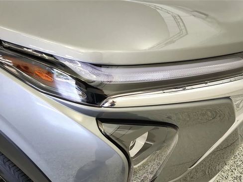 Used 2025 Chevrolet Trax LT w/ Sunroof Package FWD image 19