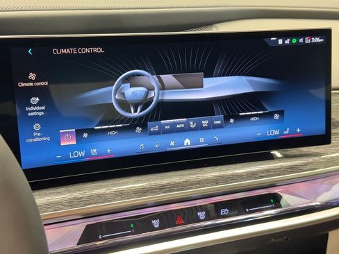 Used 2025 BMW 760i xDrive image 9