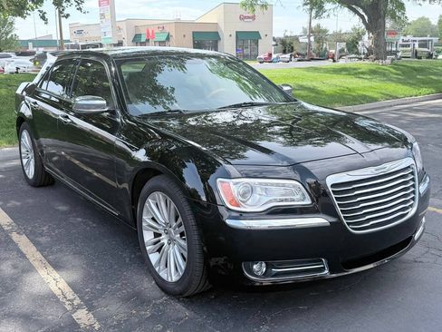 Used 2012 Chrysler 300 Limited w/ Luxury Group RWD image 13