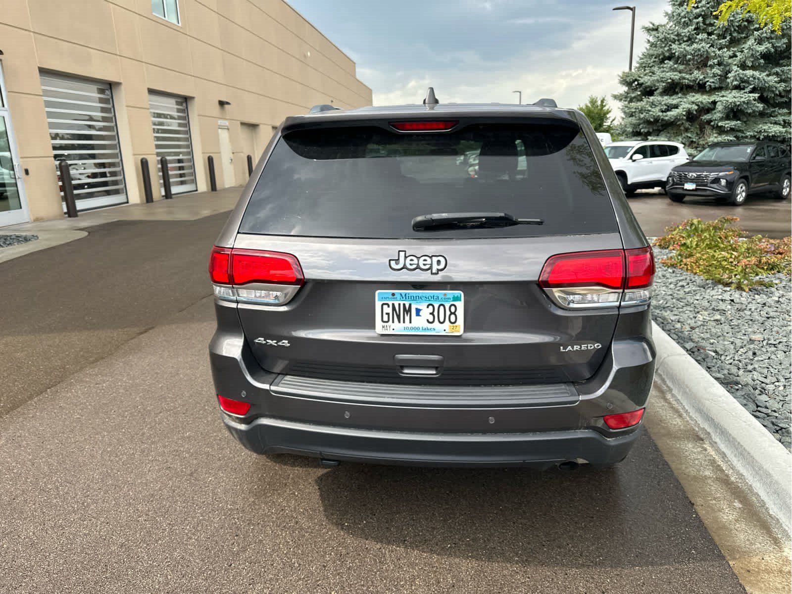 Used 2021 Jeep Grand Cherokee Laredo AWD/4WD image 13