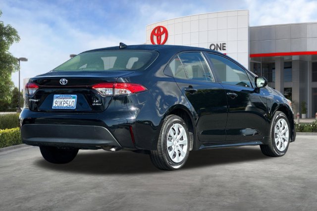Certified 2025 Toyota Corolla LE FWD image 5