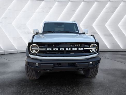 New 2025 Ford Bronco Outer Banks w/ Sasquatch Package image 2