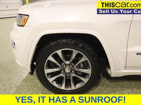 Used 2017 Jeep Grand Cherokee Overland image 12