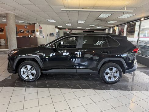 Used 2025 Toyota RAV4 XLE AWD/4WD image 3