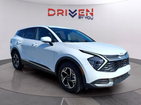 Used 2025 Kia Sportage LX FWD image 7