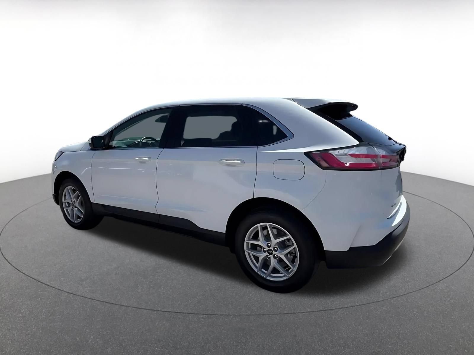 Used 2024 Ford Edge SEL AWD/4WD image 9
