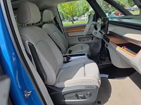 Used 2025 Volkswagen ID. Buzz 1st Edition AWD/4WD image 9