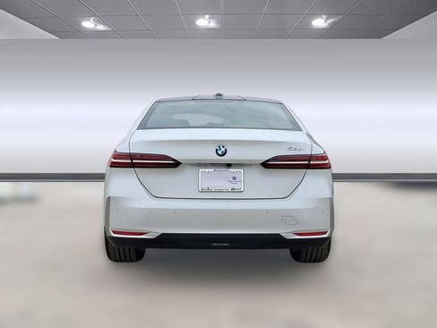 Used 2026 BMW 530i w/ Premium Package RWD image 9