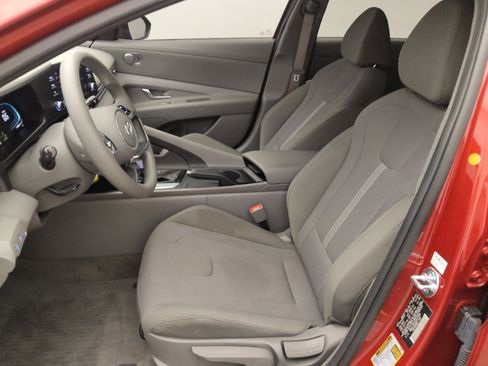 Used 2025 Hyundai Elantra SE FWD image 17