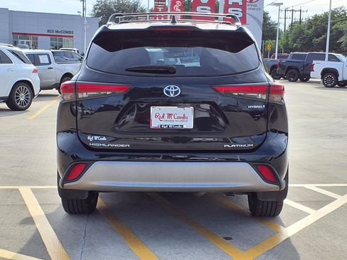Used 2021 Toyota Highlander Platinum FWD image 6