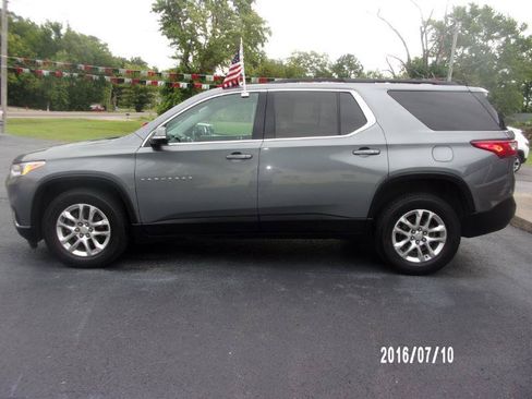 Used 2020 Chevrolet Traverse LT w/ LPO, Black Accent Package AWD/4WD image 6