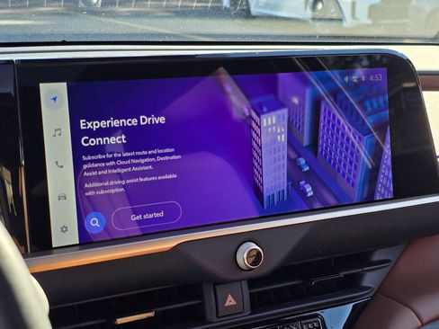 Used 2025 Toyota Crown Signia w/ Advanced Technology Package image 27