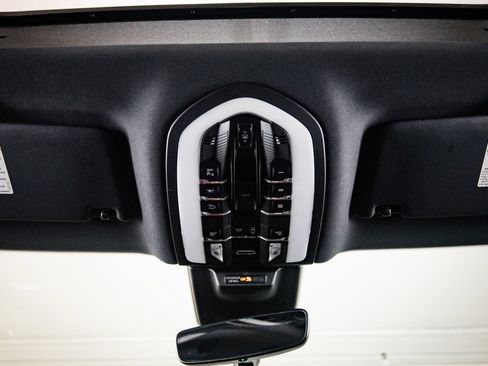 Used 2023 Porsche Macan S AWD/4WD image 20