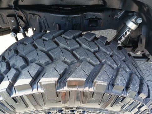 Used 2025 Jeep Gladiator Sport image 24