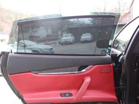 Used 2016 Maserati Quattroporte S image 33