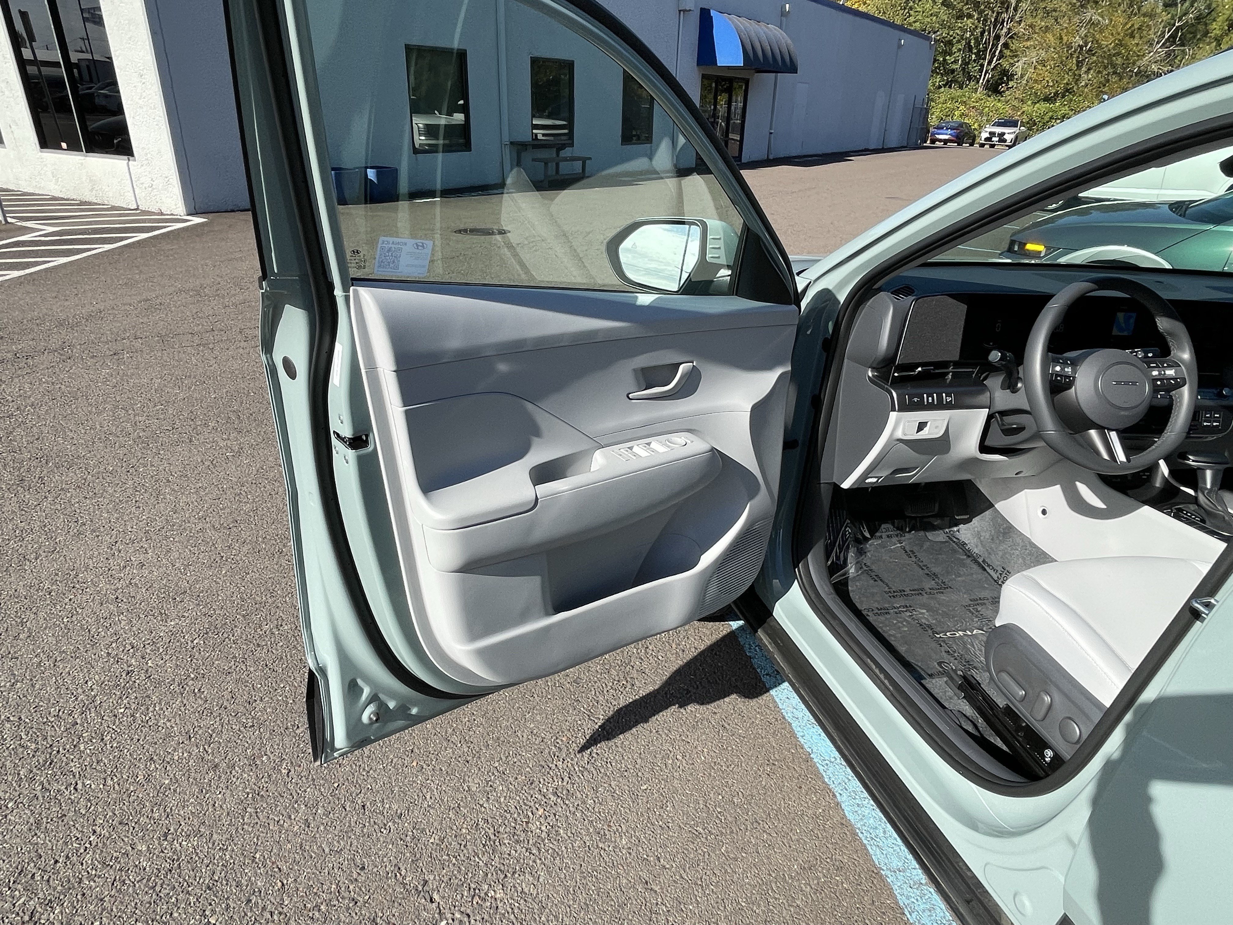 Used 2025 Hyundai Kona SEL AWD/4WD image 16