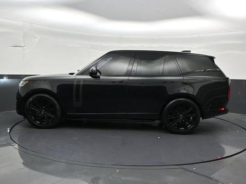 Used 2025 Land Rover Range Rover SE AWD/4WD image 2