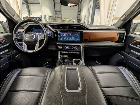 Used 2022 GMC Sierra 1500 Denali w/ Denali Reserve Package AWD/4WD image 11