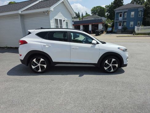 Used 2018 Hyundai Tucson Value AWD/4WD image 3