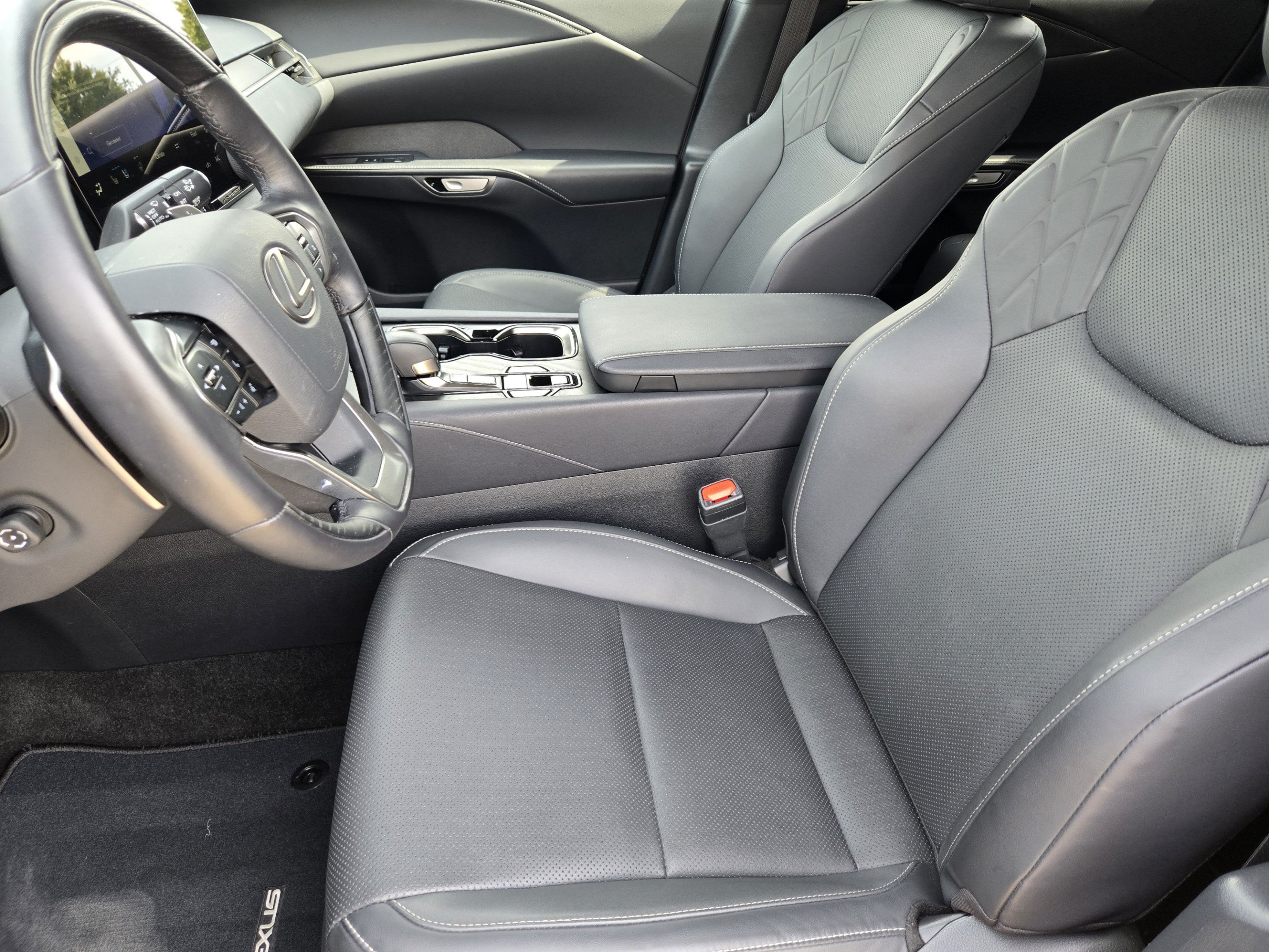 Used 2025 Lexus RX 350 Premium w/ Accessory Package (Z1) FWD image 9