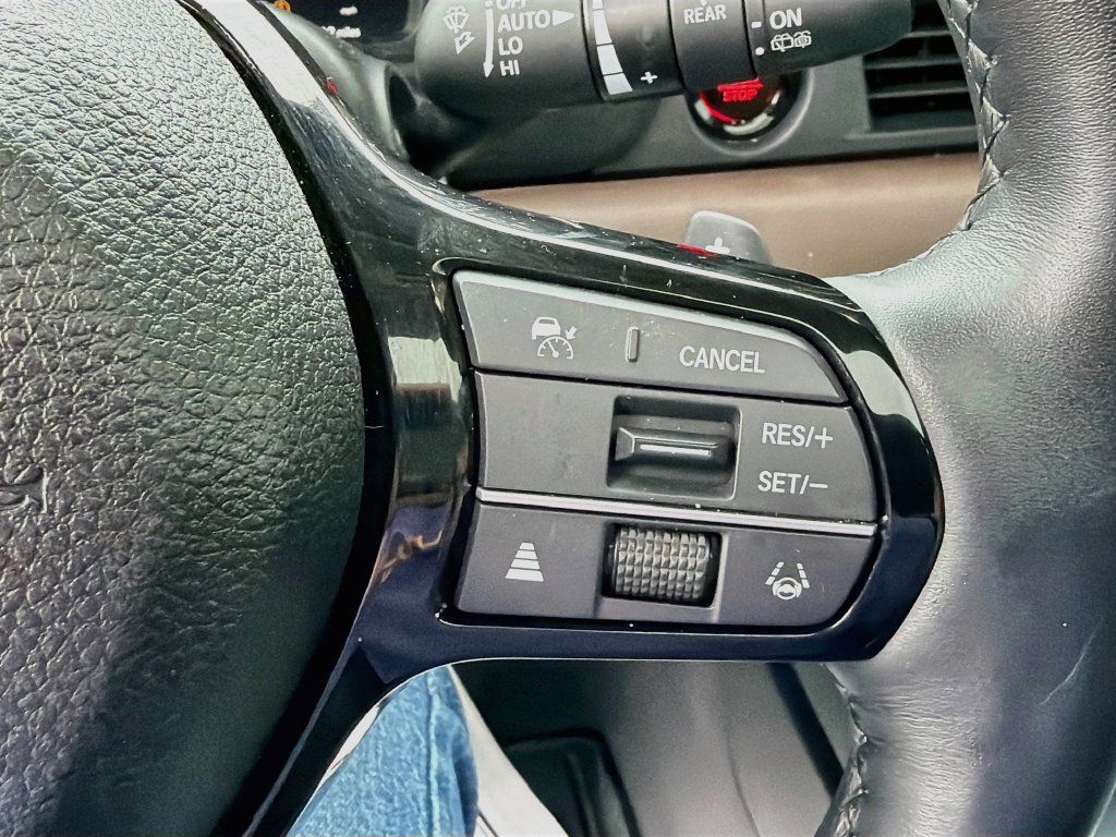 Used 2025 Honda Pilot Elite image 13