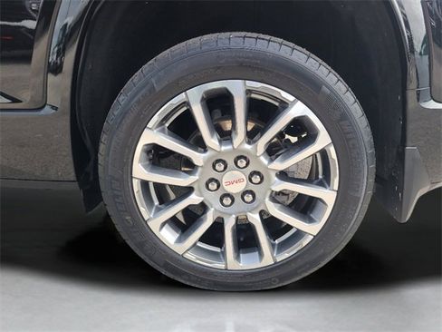 Used 2023 GMC Acadia Denali w/ Denali Technology Package image 13