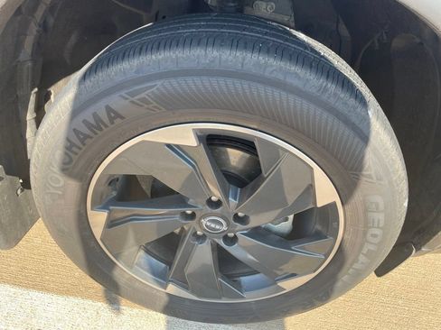 Used 2025 Nissan Rogue SV FWD image 4