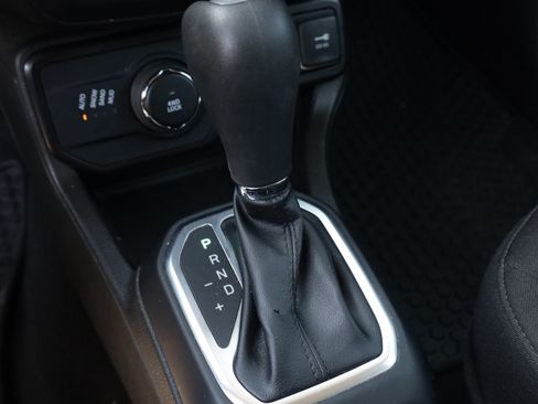 Used 2023 Jeep Renegade Latitude AWD/4WD image 11