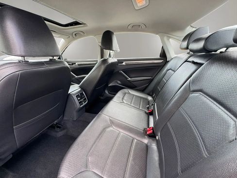 Used 2018 Volkswagen Passat 2.0T SE FWD image 13