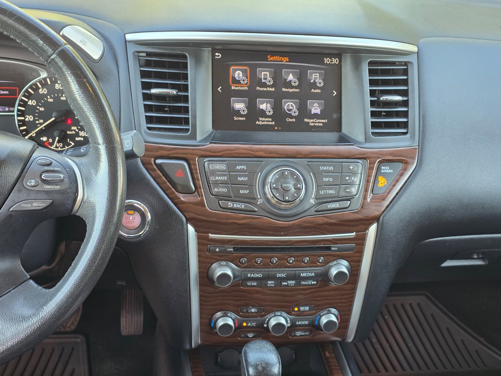 Used 2017 Nissan Pathfinder Platinum FWD image 16