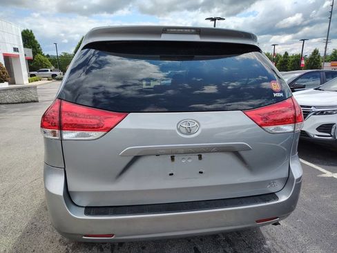 Used 2014 Toyota Sienna LE AWD/4WD image 4