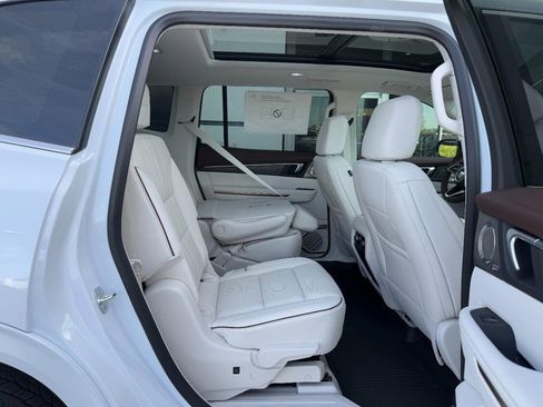 New 2026 Buick Enclave Avenir w/ Super Cruise Package AWD/4WD image 7