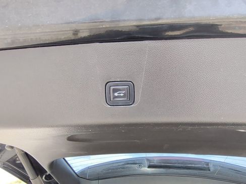 Used 2023 Chevrolet Traverse LT image 43