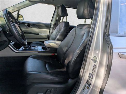 Used 2023 Kia Carnival LX image 15