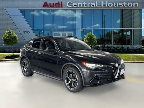 Used 2024 Alfa Romeo Stelvio Ti image 7