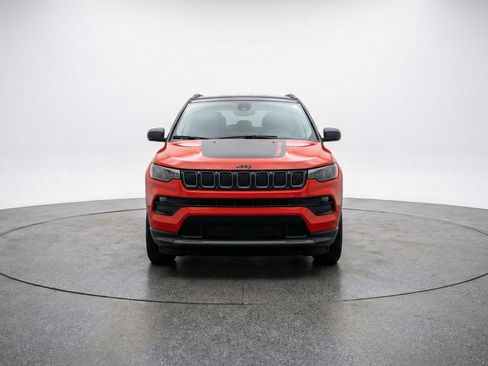 Used 2025 Jeep Compass Trailhawk image 2