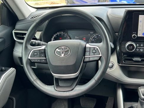 Used 2023 Toyota Highlander LE AWD/4WD image 39