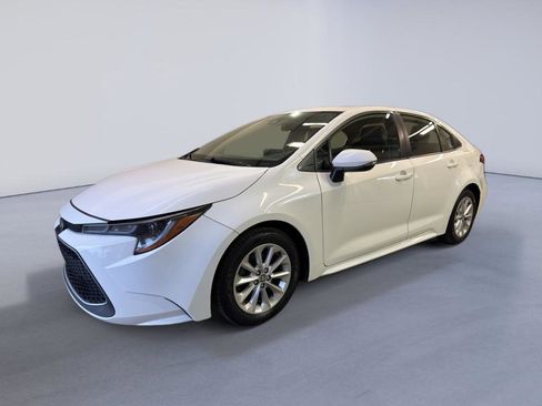 Used 2022 Toyota Corolla XLE image 3